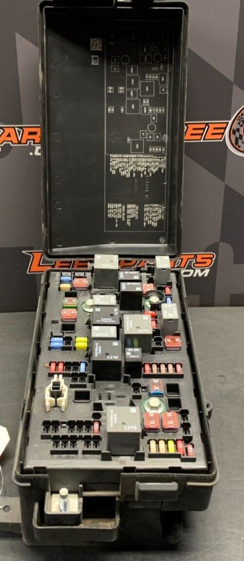 2012 CAMARO SS OEM ENGINE BAY FUSE BOX