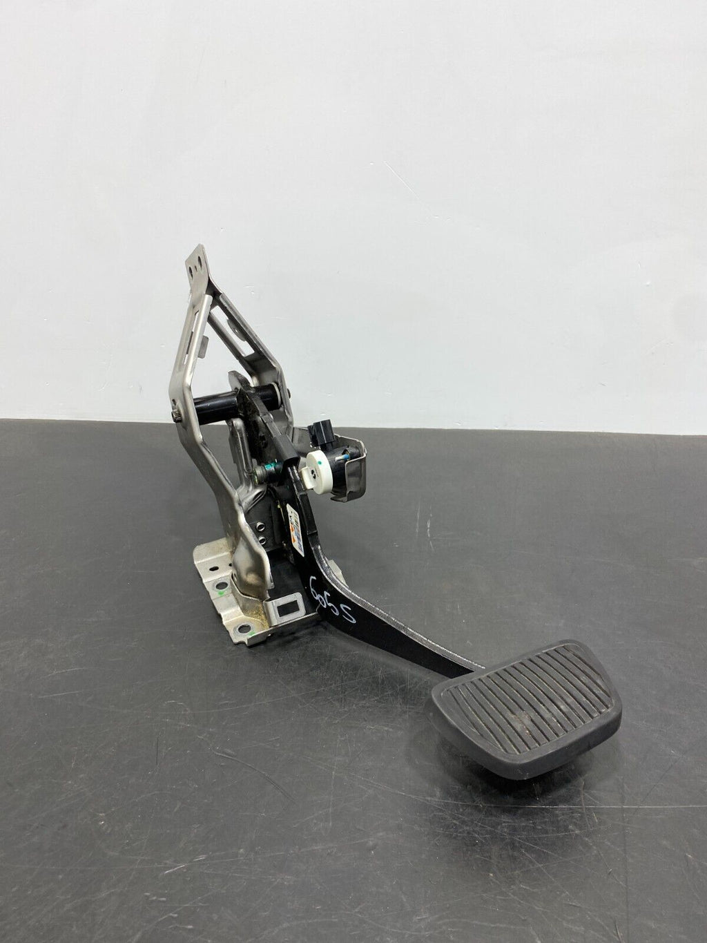 2011 CHEVROLET CAMARO SS OEM AUTOMATIC BRAKE PEDAL ASSEMBLY USED