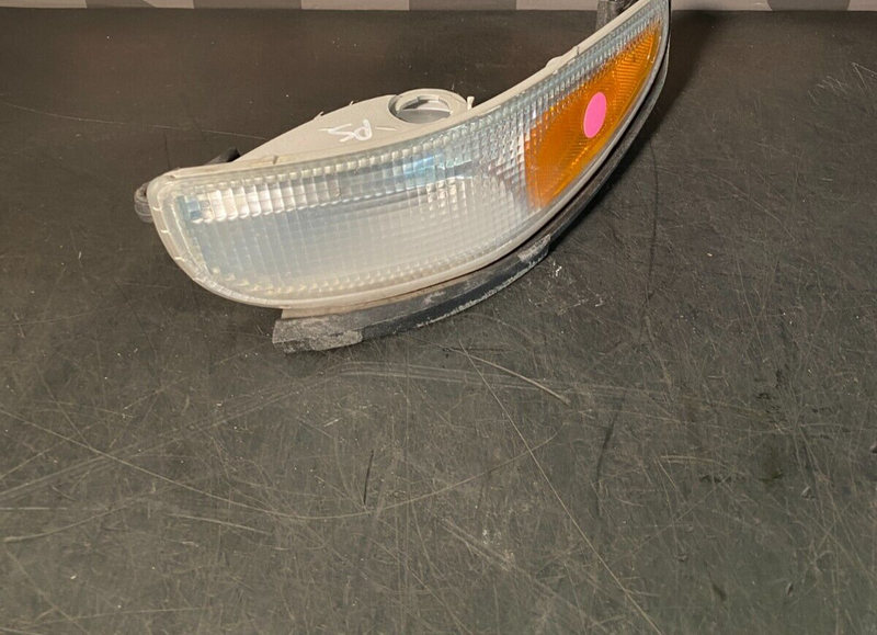 2003 CORVETTE C5 Z06 OEM PASSENGER RH TURN SIGNAL RUNNING LIGHT USED