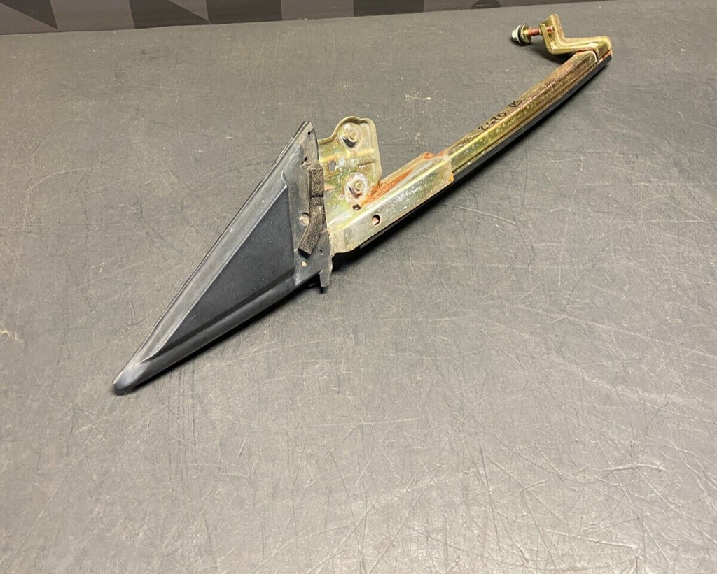 2004 HONDA S2000 AP2 OEM PASSENGER RH DOOR WINDOW TRACK USED