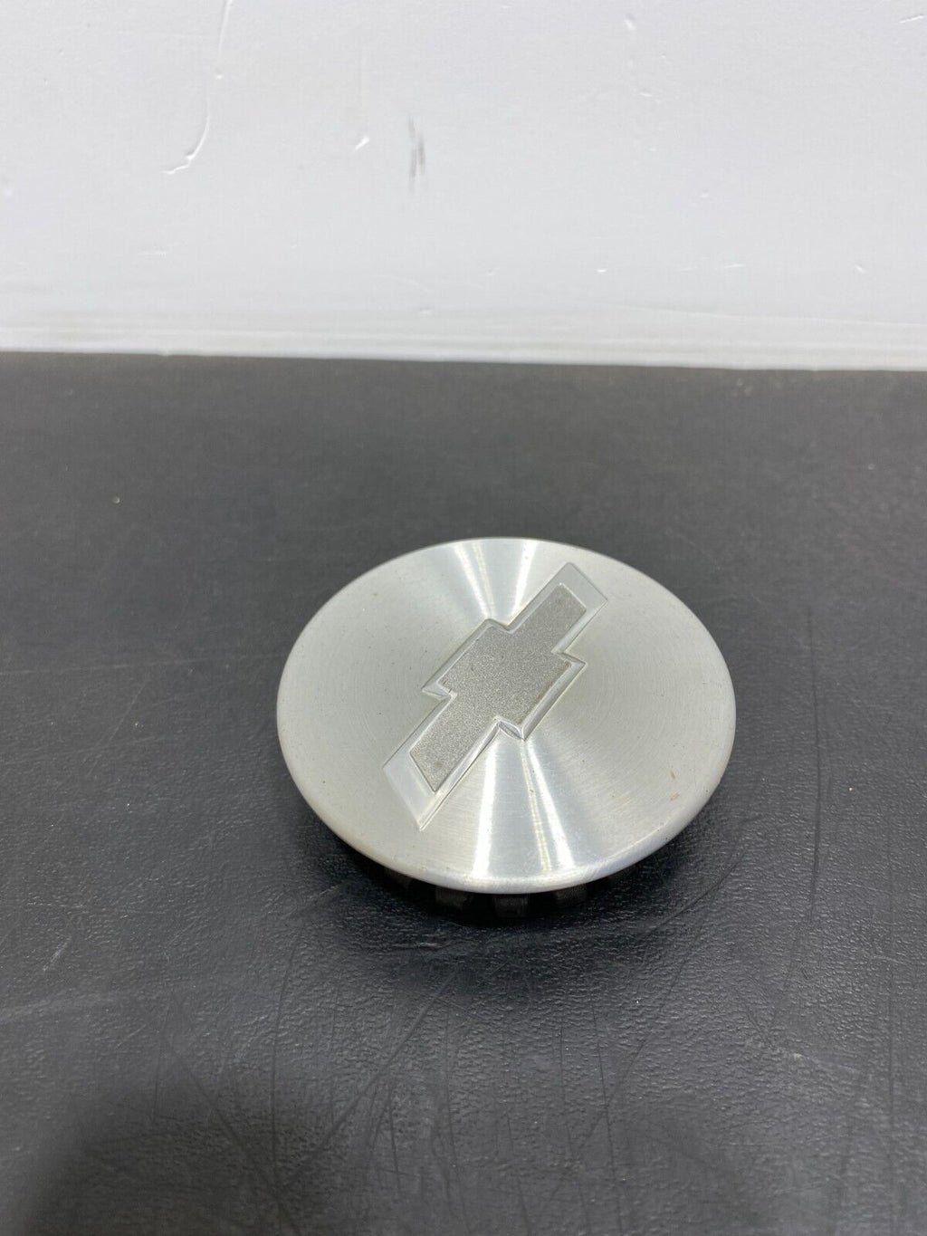 2015 CHEVROLET CAMARO SS OEM WHEEL CENTER CAP USED