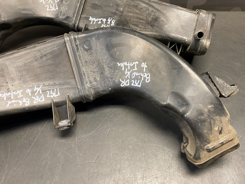 2012 AUDI R8 V10 OEM COUPE OEM QUARTER PANEL TO INTAKE DUCTS PAIR DR PS USED