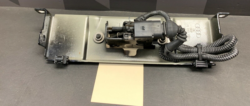 2012 AUDI R8 V10 GT OEM REAR HATCH LATCH