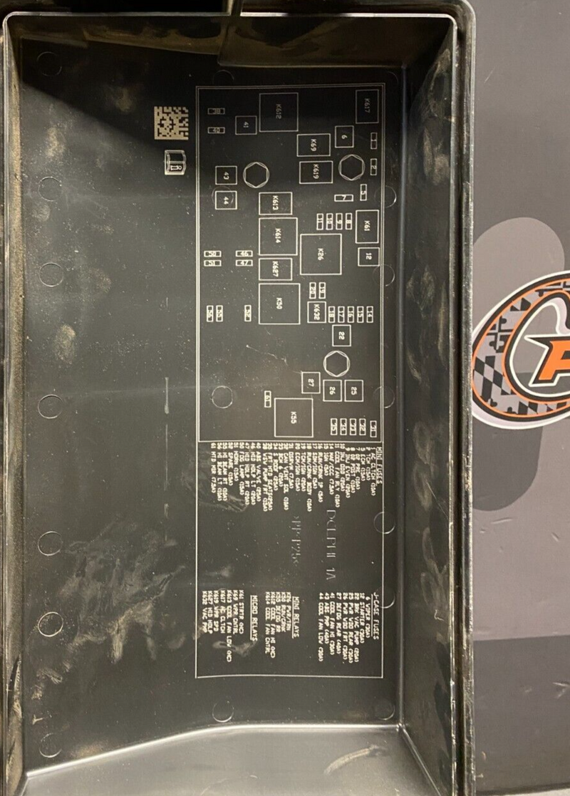 2014 CAMARO SS 1LE OEM ENGINE BAY FUSE BOX ASSEMBLY USED