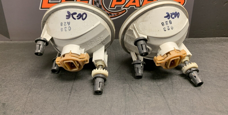 2009 PONTIAC G8 GT OEM DRIVER PASSENGER FOG LIGHTS