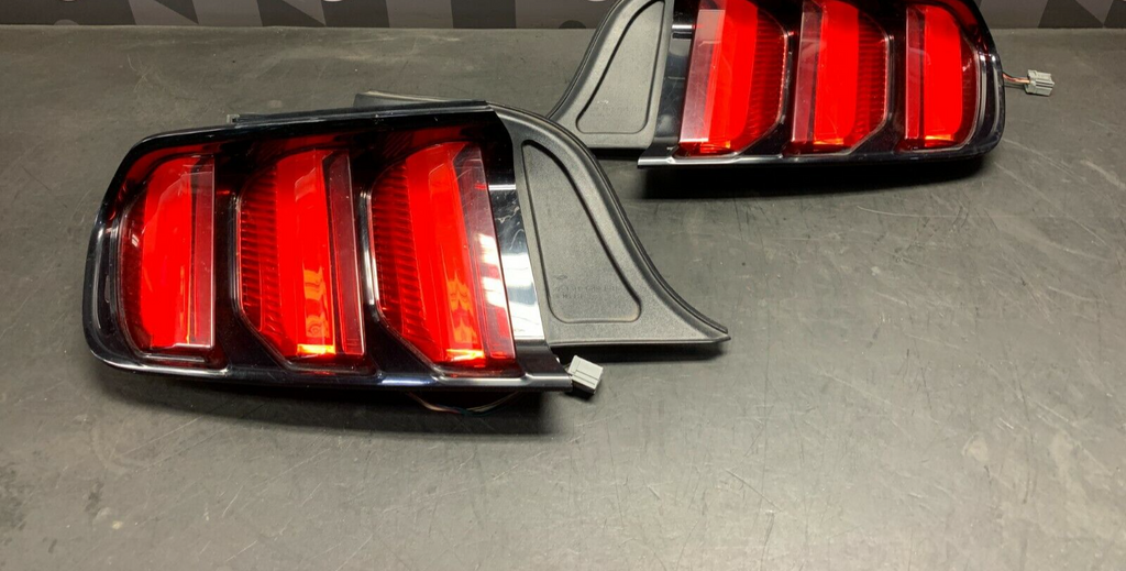 2016 FORD MUSTANG GT OEM TAIL LIGHTS DRIVER PASSENGER