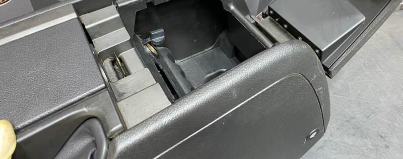 2012 FORD MUSTANG GT OEM CENTER CONSOLE ASSEMBLY SHIFTER SURROUND USED
