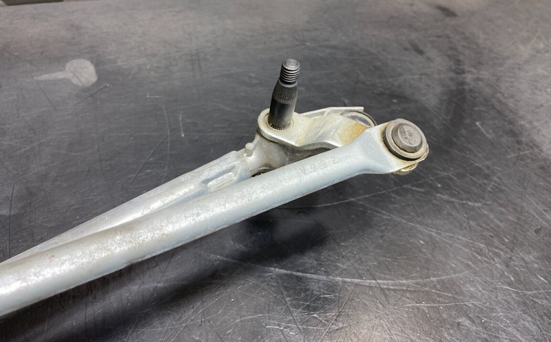 2016 FORD MUSTANG GT350R OEM WINDSHIELD WIPER MOTOR WITH LINKAGE USED