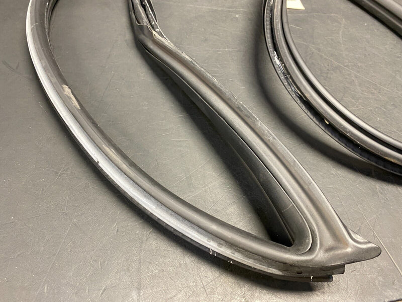 2007 PORSCHE 911 TURBO 997.1 OEM PASSENGER RH DOOR SEAL USED