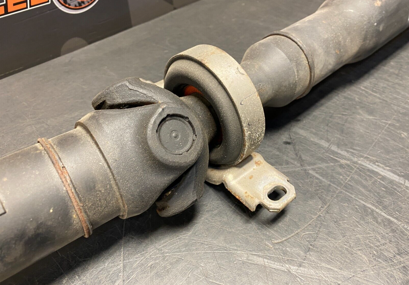 2011 CHEVROLET CAMARO SS OEM A/T DRIVESHAFT ASSEMBLY PROP SHAFT USED