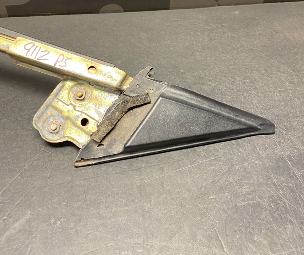 2001 HONDA S2000 AP1 OEM PASSENGER RH WINDOW TRACK FLAG POST USED