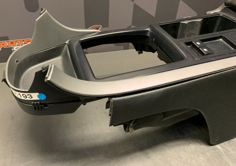 2004 PONTIAC GTO OEM CENTER CONSOLE