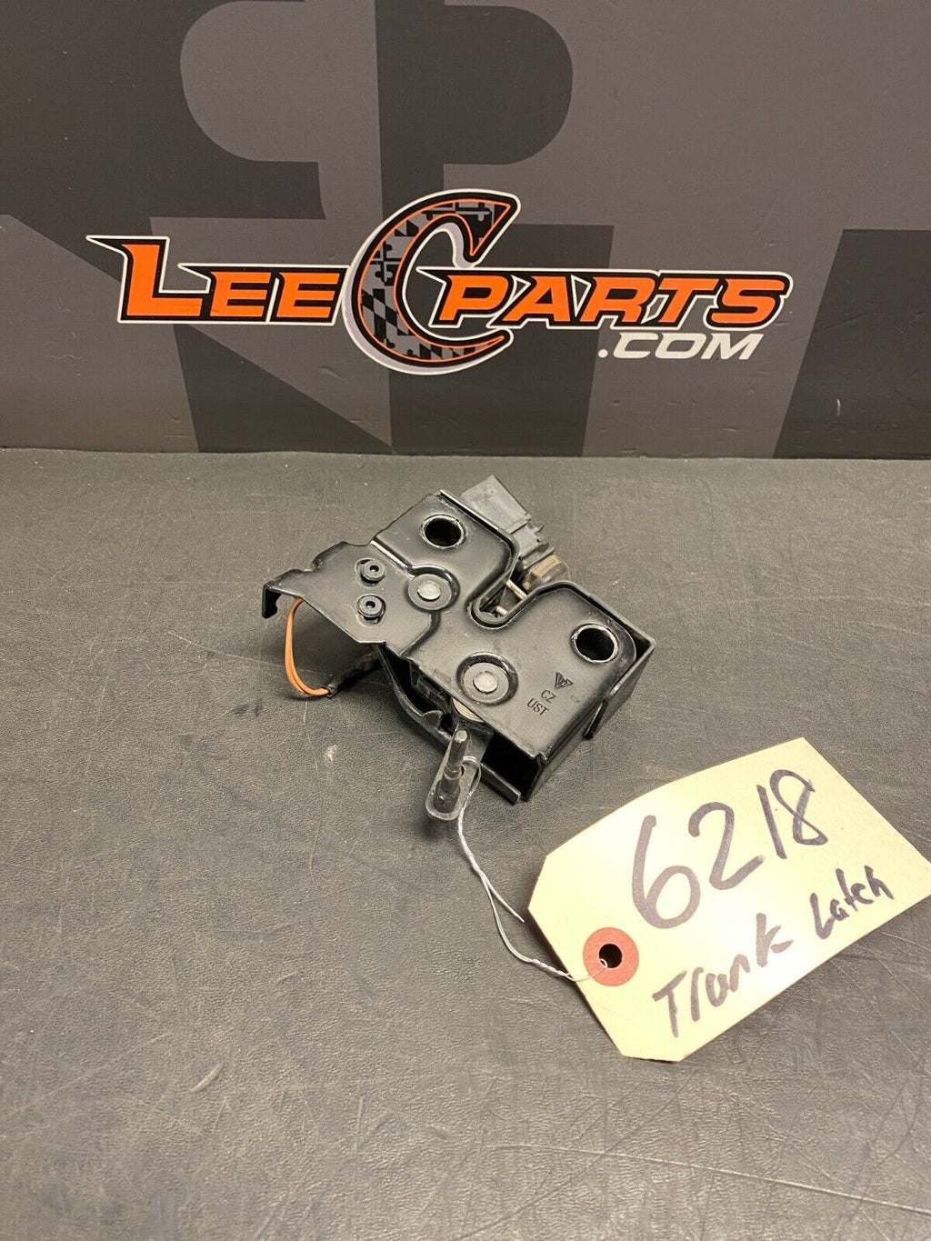 2011 PORSCHE 911 TURBO S 997.2 OEM TRUNK LATCH MECHANISM USED