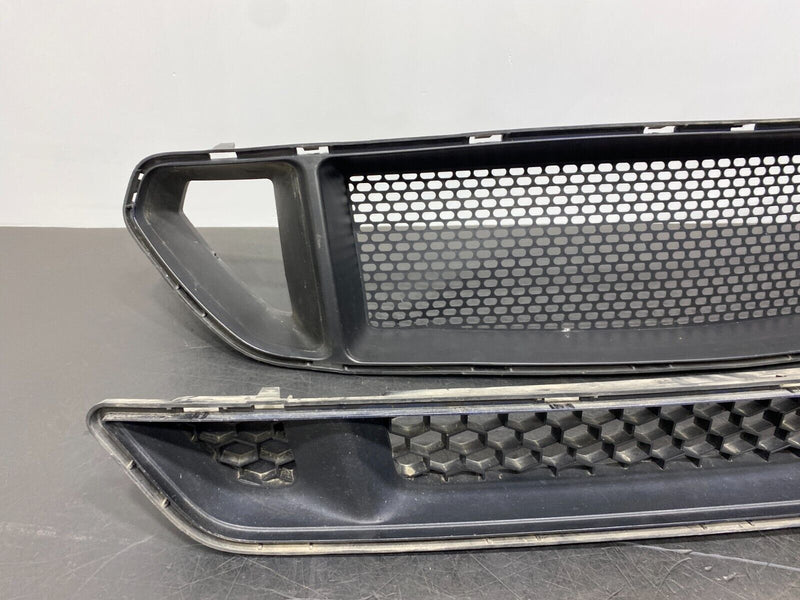 2016 FORD MUSTANG GT OEM UPPER AND LOWER FRONT BUMPER GRILL PAIR USED