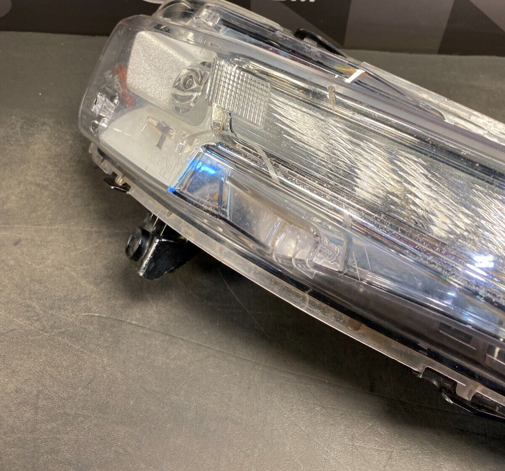 2018 FORD MUSTANG GT OEM PASSENGER RH FOG LIGHT DRL RUNNING LIGHT USED