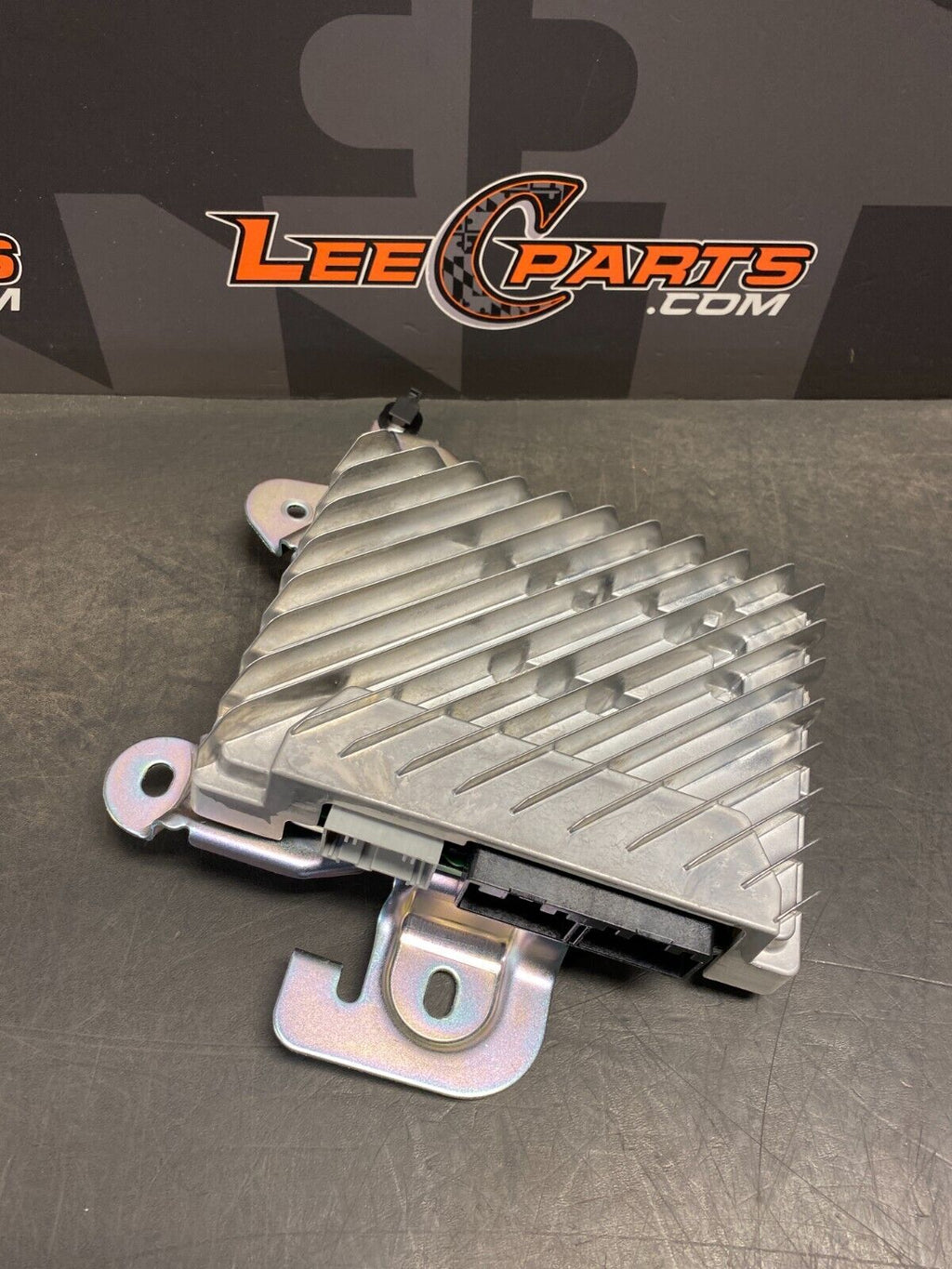 2019 FORD MUSTANG GT BULLITT OEM AMPLIFIER kr3t-18t806-cg USED