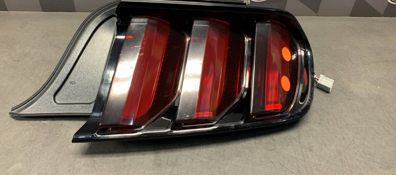 2015 FORD MUSTANG GT OEM RH PASSENGER TINTED TAIL LIGHT -CRACKED-