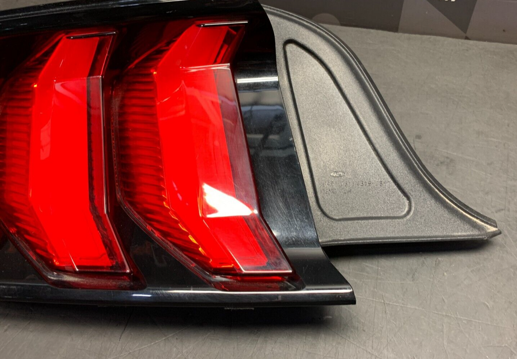 2021 FORD MUSTANG GT OEM DRIVER TAIL LIGHT USED OEM