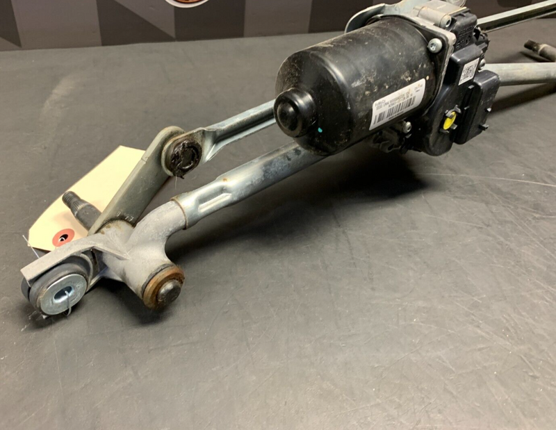 2019 FORD MUSTANG GT OEM WINDSHIELD WIPER MOTOR WITH LINKAGE USED