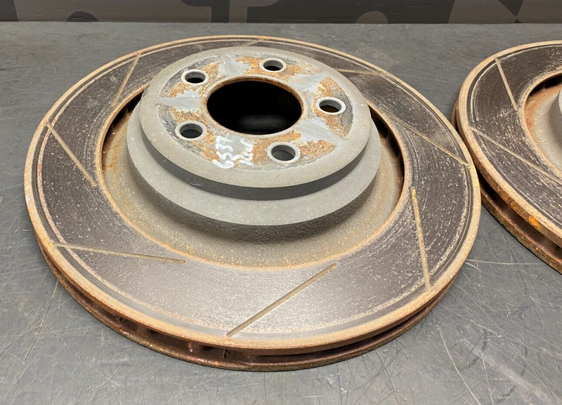 2020 DODGE CHALLENGER HELLCAT REDEYE OEM SLOTTED REAR BRAKE ROTORS PAIR USED