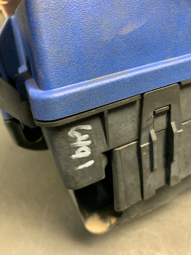 2011 CAMARO SS OEM ENGINE BAY FUSE BOX