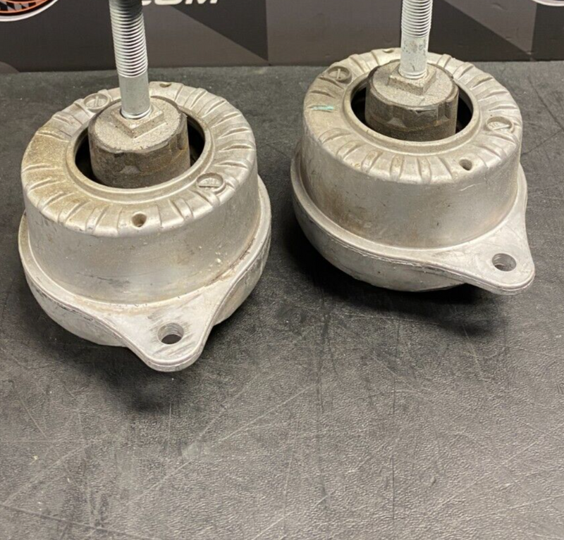 2004 PORSCHE 911 GT3 OEM ENGINE MOUNTS PAIR DRIVER PASSENGER 993375504907 USED