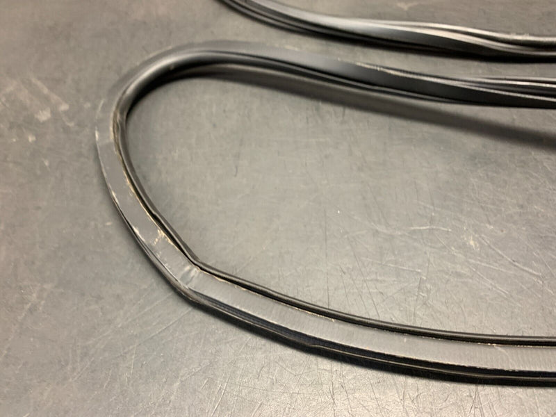 2004 PONTIAC GTO PASSENGER RH DOOR WEATHER STRIP SEAL USED OEM