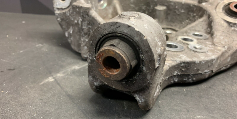 NISSAN R35 GTR OEM DRIVER REAR KUNCKLE SPINDLE