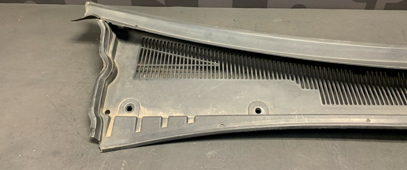 2011 CADILLAC CTS-V CTS V SEDAN OEM windshield wiper cowl