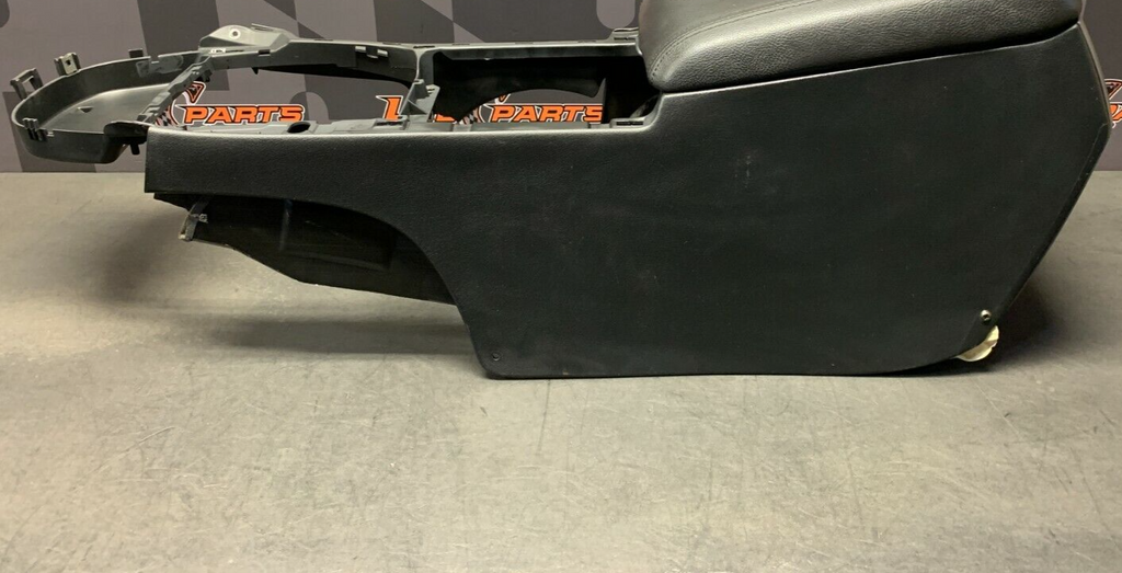 2004 PONTIAC GTO OEM CENTER CONSOLE