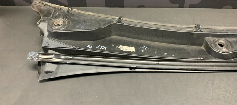 2011 CADILLAC CTSV CTS-V OEM WINDSHIELD WIPER COWL