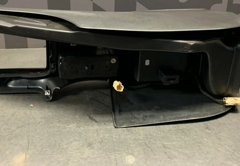 2004 PONTIAC GTO OEM CENTER CONSOLE -DAMAGED REAR CUBBY-