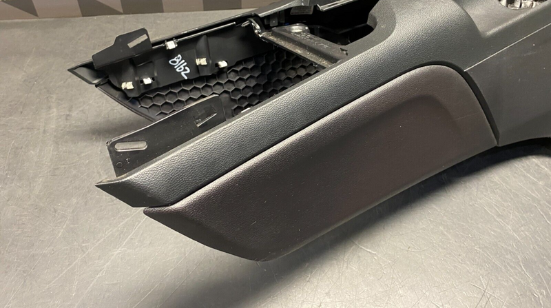 2018 FORD MUSTANG GT OEM PP1 CENTER CONSOLE COMPLETE ARM REST USED