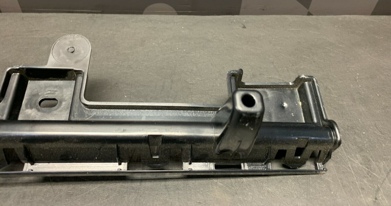 2020 FORD MUSTANG GT OEM CENTER REAR BUMPER MOUNTING BRACKET