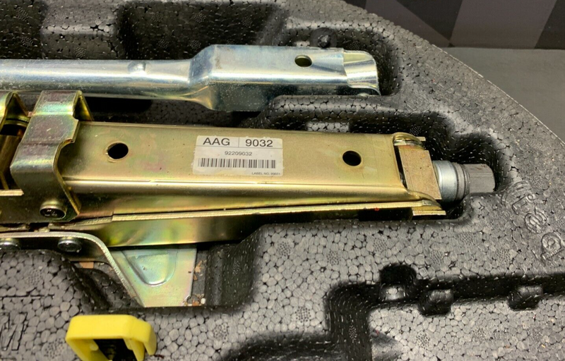 2005 PONTIAC GTO OEM SPARE JACK W/ TRUNK FOAM