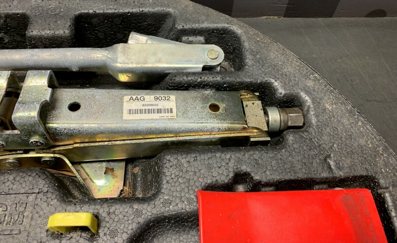 2005 PONTIAC GTO OEM spare tire jack foam tool kit
