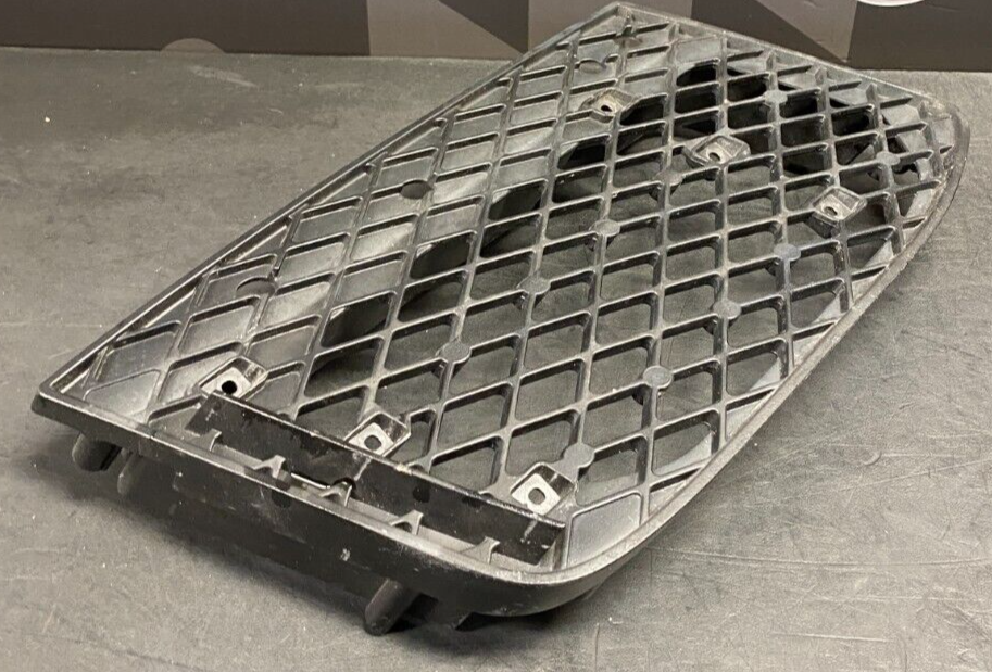 2014 AUDI R8 V10 COUPE OEM DRIVER LH BUMPER INSERT TRIM GRILL **NO STRAKES* USED