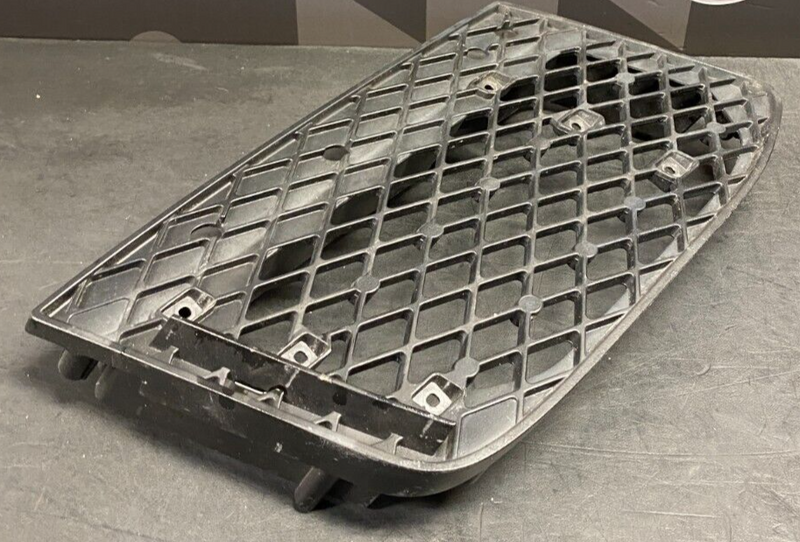 2014 AUDI R8 V10 COUPE OEM DRIVER LH BUMPER INSERT TRIM GRILL **NO STRAKES* USED