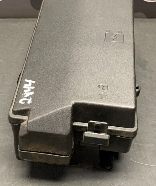 2015 CAMARO SS OEM ENGINE BAY FUSE BOX PANEL