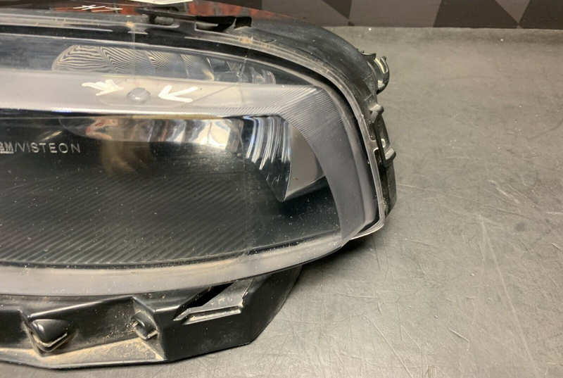 2007 CORVETTE C6 Z06 OEM LH DRIVER FOG LIGHT -ONE BROKEN TAB-