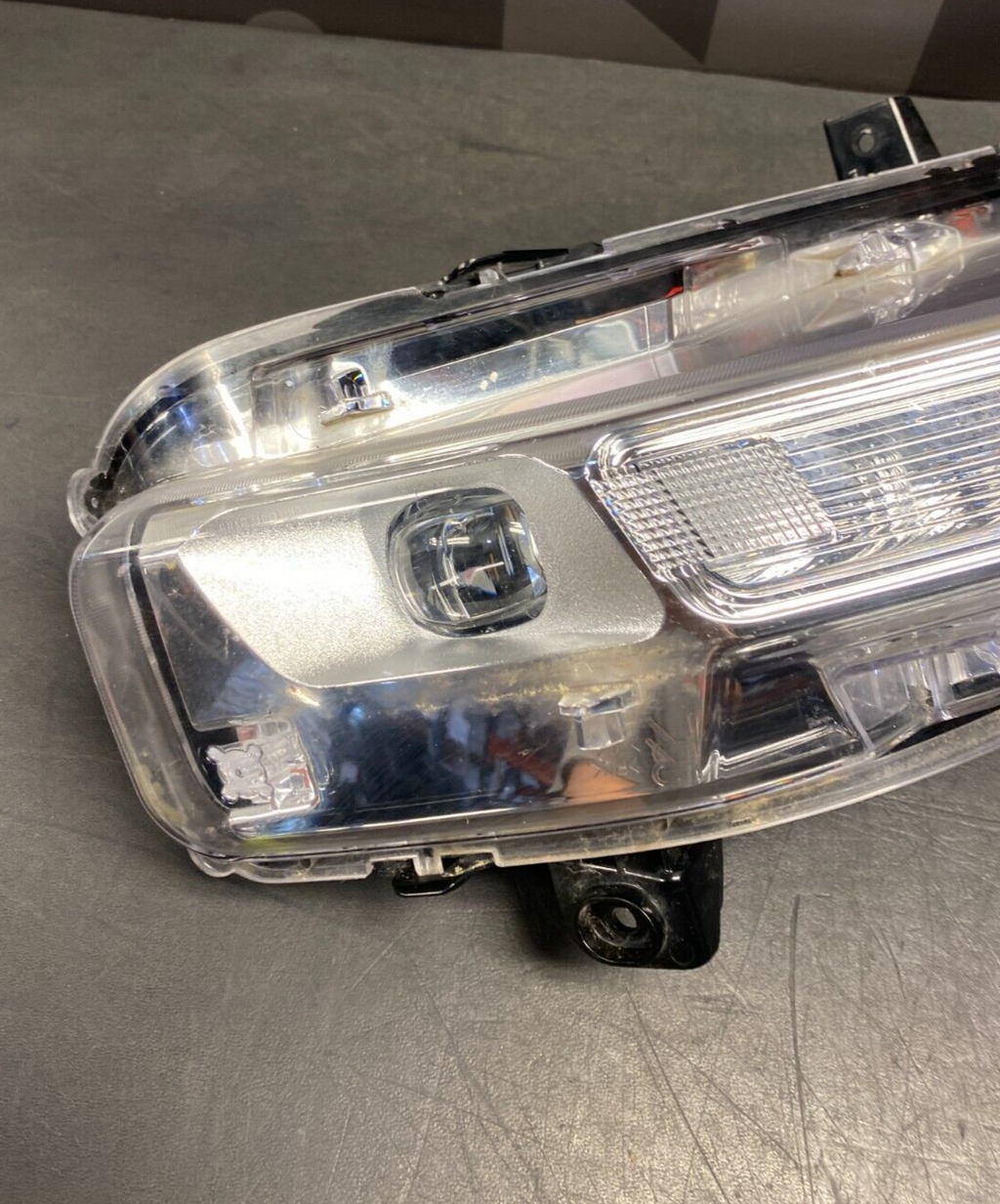 2019 FORD MUSTANG GT BULLITT OEM PASSENGER RH DRL FOG LIGHT ASSEMBLY USED