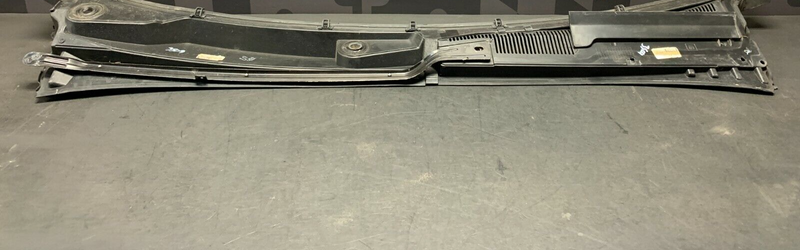 2011 CADILLAC CTS-V CTS V SEDAN OEM windshield wiper cowl