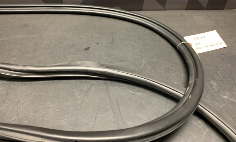 2004 PONTIAC GTO PASSENGER RH DOOR WEATHER STRIP SEAL USED OEM