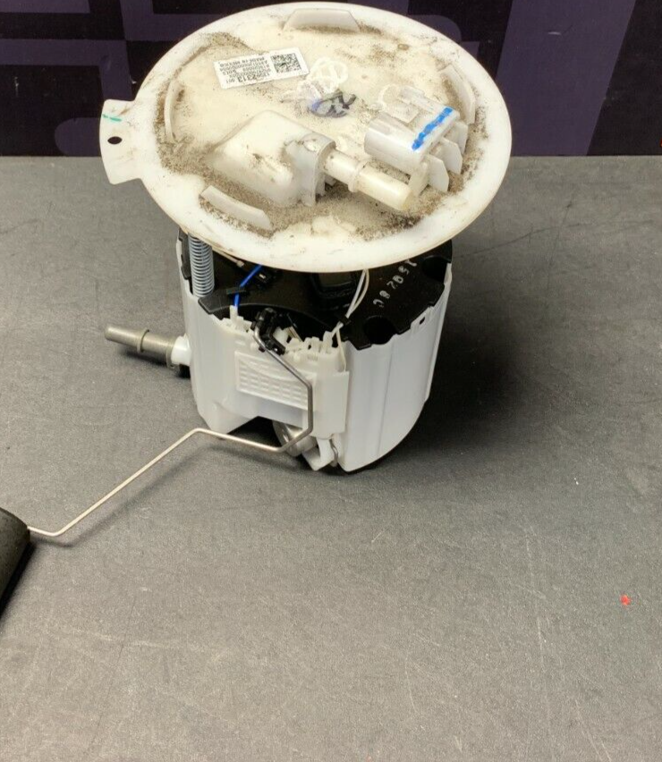 2015 CHEVROLET CAMARO SS OEM FUEL PUMP W HANGER HOUSING