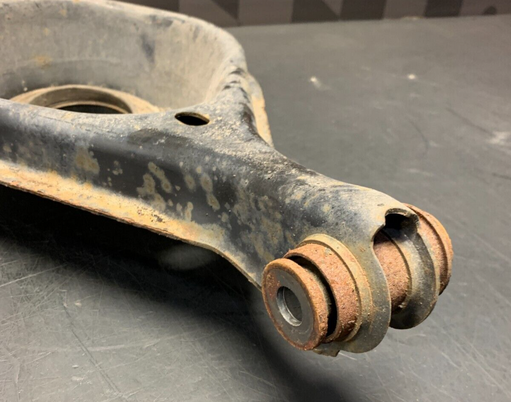 2010 CADILLAC CTSV CTS-V  DRIVER REAR LOWER CONTROL ARM SPRING SEAT USED OEM