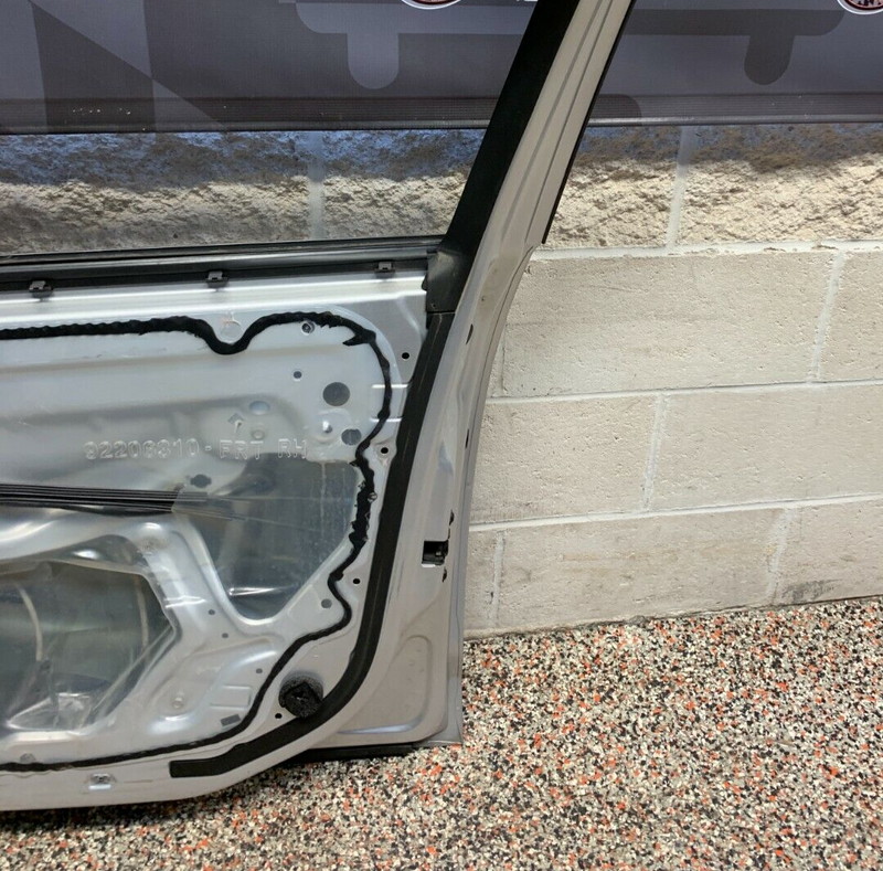 2009 PONTIAC G8 GT OEM PASSENGER FRONT DOOR -LOCAL PICK UP ONLY-