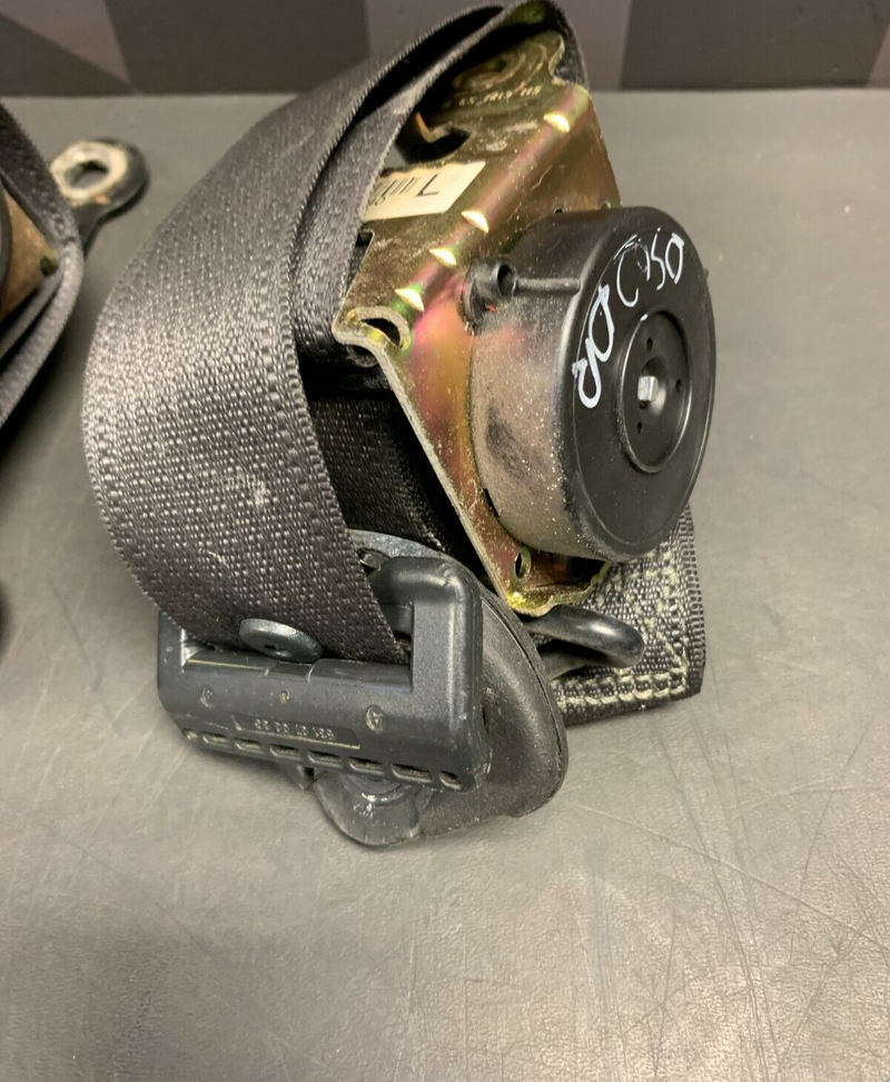 2004 PONTIAC GTO OEM DRIVER PASSENGER FRONT SEAT BELTS