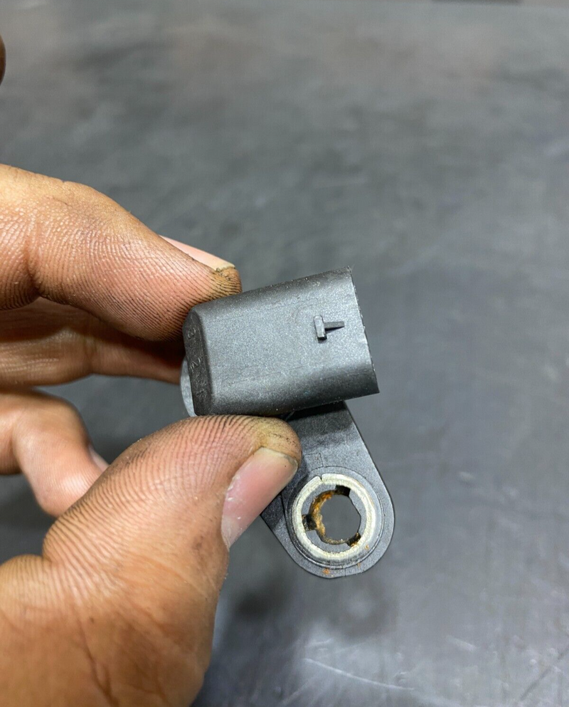 2018 DODGE CHALLENGER HELLCAT OEM CRANKSHAFT POSITION SENSOR USED