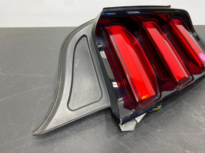 2015 FORD MUSTANG GT OEM PASSENGER RH TAIL LIGHT TAILLIGHT ASSEMBLY USED