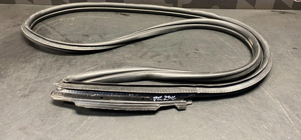 2004 PORSCHE 911 GT3 OEM DRIVER LH DOOR WEATHER STRIP SEAL USED **CAR SIDE**